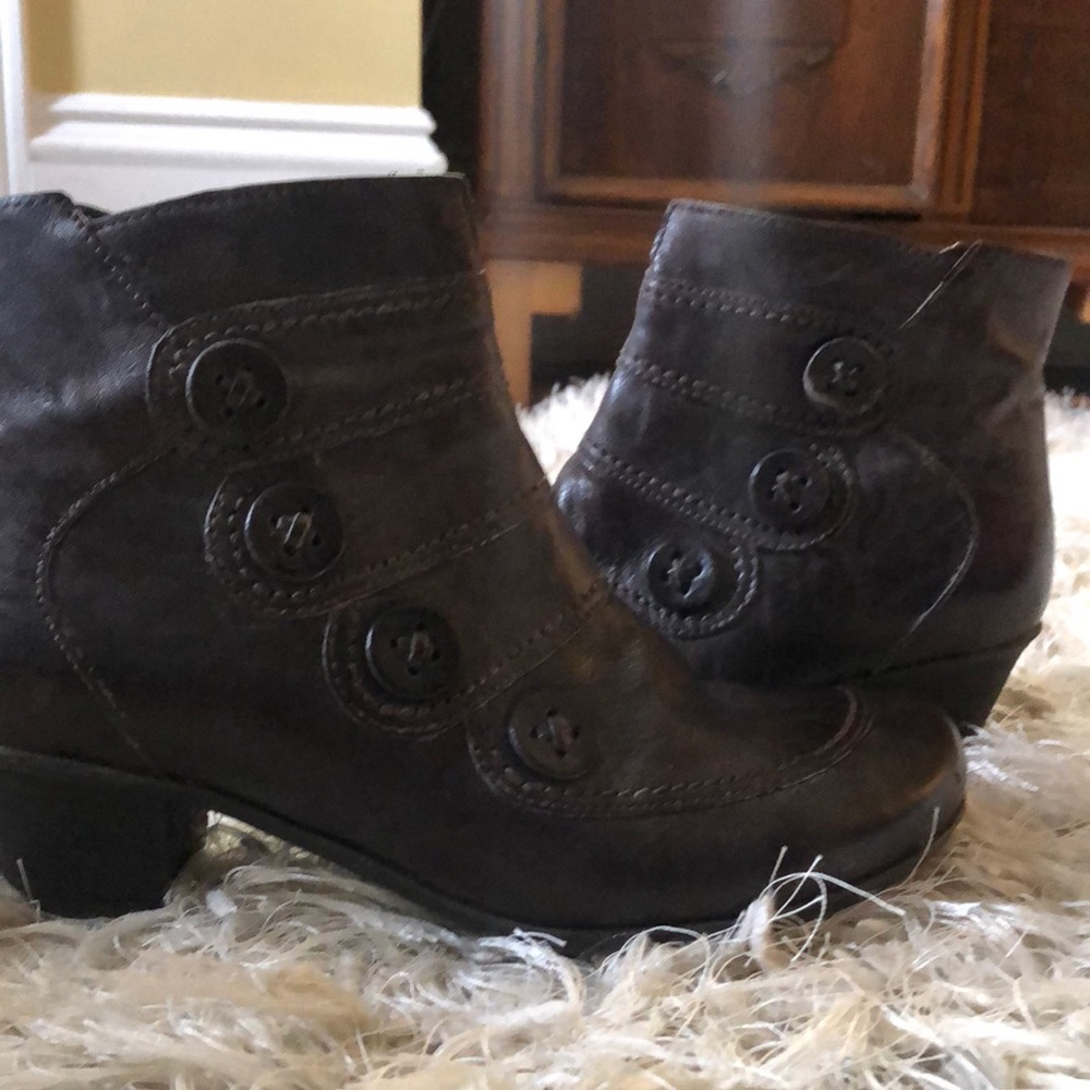 GAbor Leather Booties